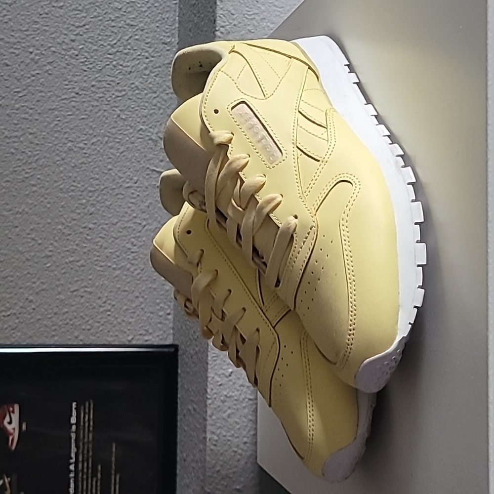 Yellow Classic Leather Reebox Womens size 10